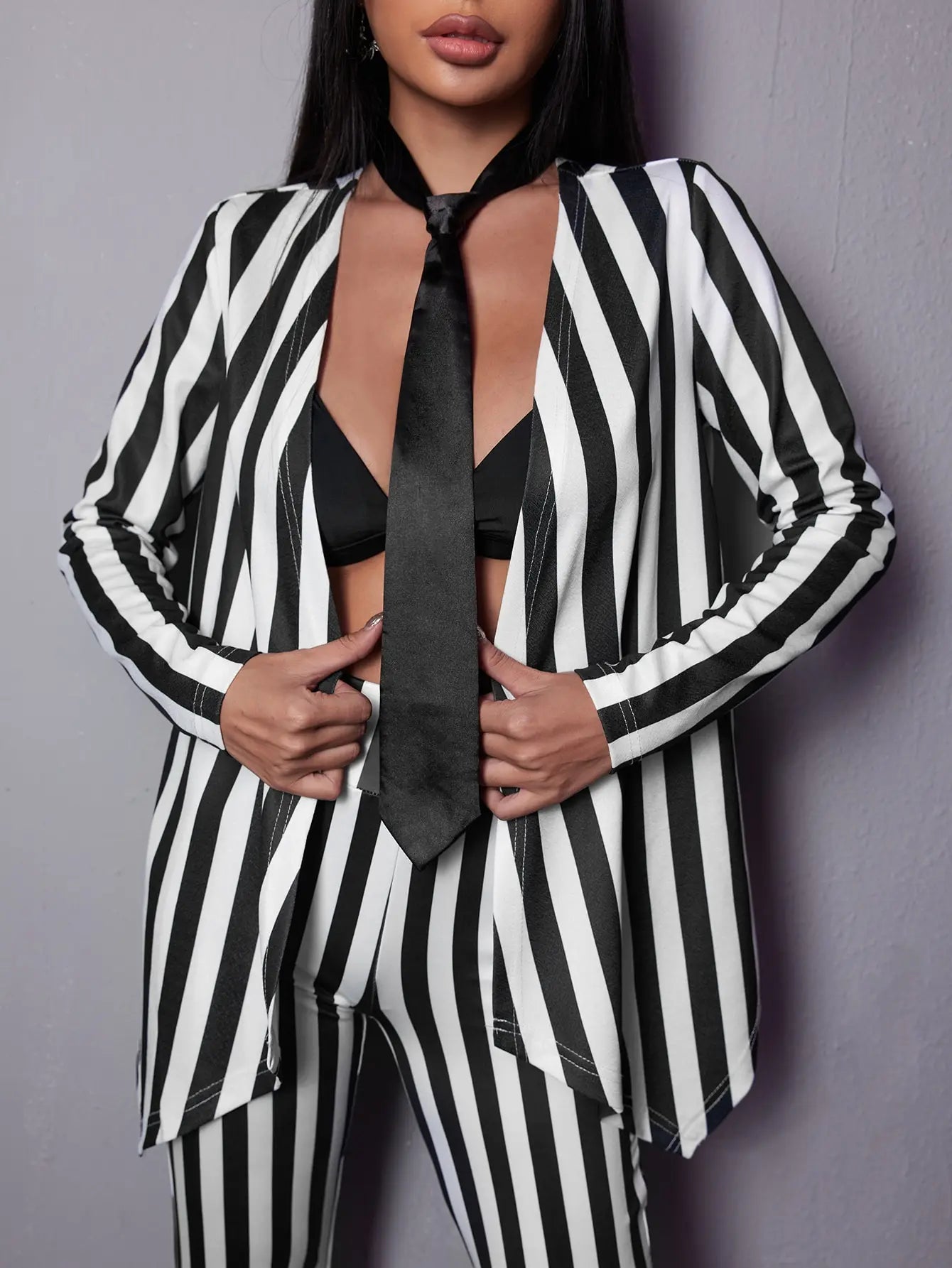 Black and White Striped Women'S Suit Jacket Niche 2024 Spring New Holiday Party High-End Suit Jacket Women'S Casual Loose Coat